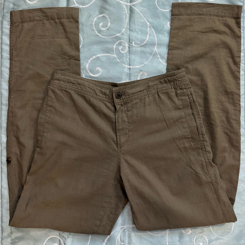 Uniqlo Linen Blend Woman’s small olive green convertible pants in EUC
